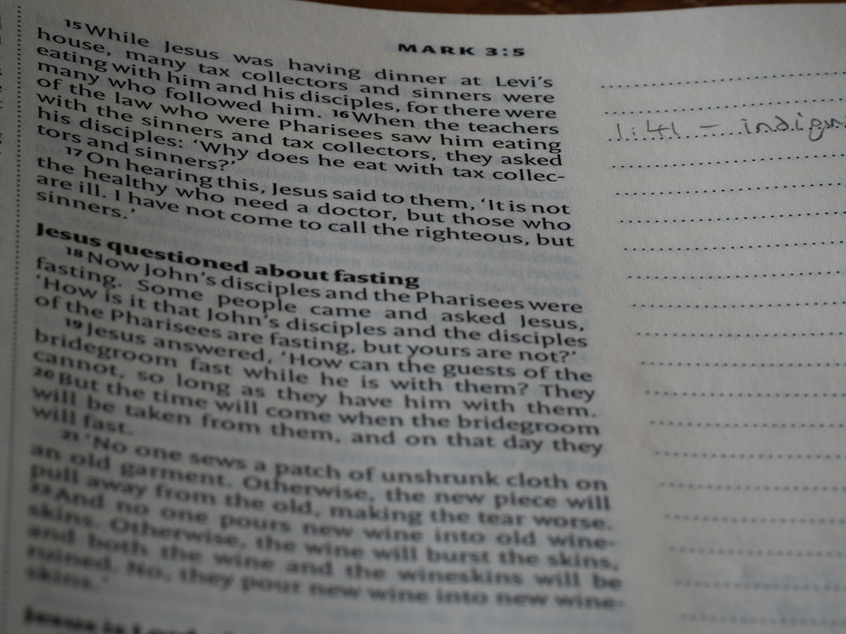 AI Paraphrasing for Students: Write Naturally & Avoid AI Detection