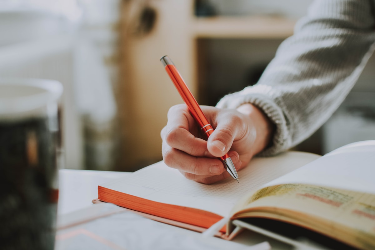 Write Undetectable AI Essays: Bypass Detection Tools