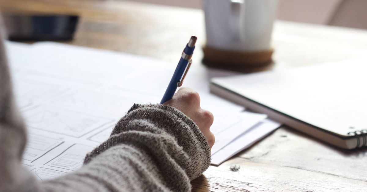Human vs. AI Writing: Key Differences & How to Humanize AI